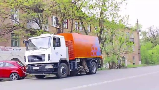 Сегодня, 14 мая, с целью приведения территории в надлежащее санитарное состояние силами МУП АГМ «Перспектива» проведены работы по механизированной уборке проезжей части автодороги по ул. Чудской