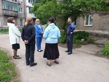 Под эгидой Единой России проводятся встречи с населением для выявления проблемных вопросов на подведомственной территории