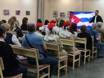Станислав Ретинский открыл персональную выставку в Макеевке
