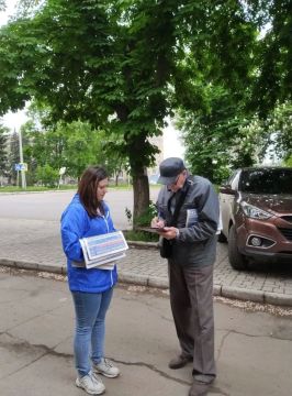 Сегодня, 15 мая в Червоногвардейском районе Макеевки продолжается распространение специального выпуска бюллетеня Регионального Общественного Движения «Донецкая Республика»