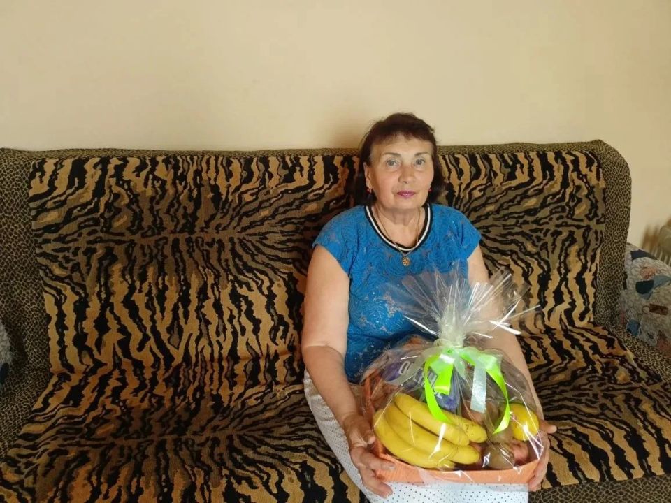Сегодня, 20 мая сотрудники ГБУ СО «Центр социального обслуживания населения Червоногвардейского района» в рамках акции «Маленькие добрые дела», посетили на дому долгожительницу — Антипову Клавдию Семеновну, чтобы лично...