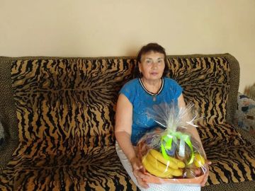 Сегодня, 20 мая сотрудники ГБУ СО «Центр социального обслуживания населения Червоногвардейского района» в рамках акции «Маленькие добрые дела», посетили на дому долгожительницу — Антипову Клавдию Семеновну, чтобы лично...