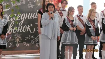 26 мая, приняла участие в торжественном мероприятии «Последний звонок» в ГБОУ СШ № 32 г.о. Макеевки