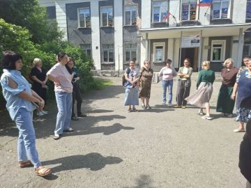 По инициативе Главы ДНР Дениса Пушилина, сегодня, 26 мая, заместитель руководителя Управы Кировского внутригородского района Администрации городского округа Макеевка Донецкой Народной Республики Ирина Воронина провела...