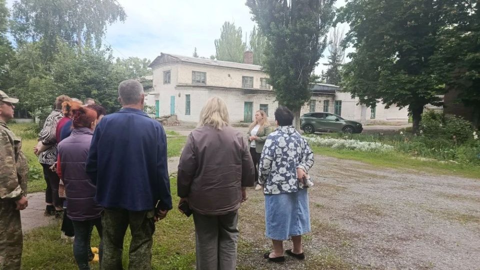 26 мая в Советском внутригородском районе состоялась встреча депутата городского совета Алены Трякиной с гражданами возле дома №1А по улице Кирова