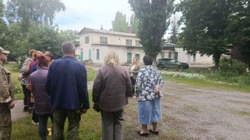 26 мая в Советском внутригородском районе состоялась встреча депутата городского совета Алены Трякиной с гражданами возле дома №1А по улице Кирова