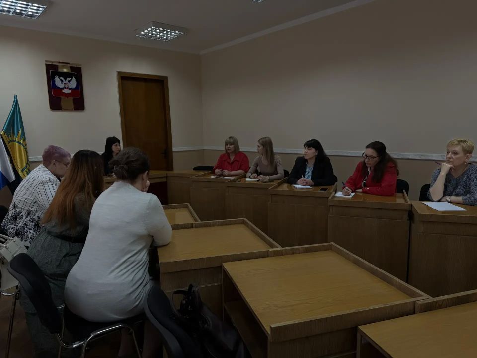 27 мая, заместитель руководителя Управы Кировского внутригородского района Администрации городского округа Макеевка Донецкой Народной Республики Ирина Воронина провела заседание политсовета