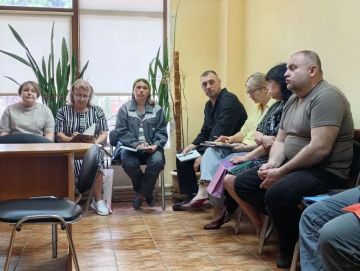 Сегодня, 27 мая, депутат Макеевского городского совета Александр Морозов провел встречу с трудовым коллективом филиала № 4 «Макеевкокс» ООО «Южный горно-металлургический комплекс Донецк»