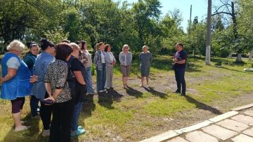 28 мая депутат Макеевского городского совета Донецкой Народной Республики первого созыва Андрей Зотеев провел очередную встречу с жителями Советского внутригородского района городского округа Макеевка возле Основной школы №...