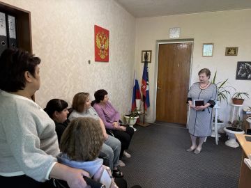 28 мая заместитель руководителя Управы Советского внутригородского района Надежда Прокапович провела встречу с трудовым коллективом Советского отдела записи актов гражданского состояния Министерства юстиции ДНР