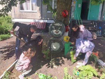 1 июня в Червоногвардейском районе прошло праздничное мероприятие ко Дню защиты детей, которое организовала старшая по дому Светлана Костромина для жителей дома № 17 по улице Уборевича в рамках партийных проектов Единой...