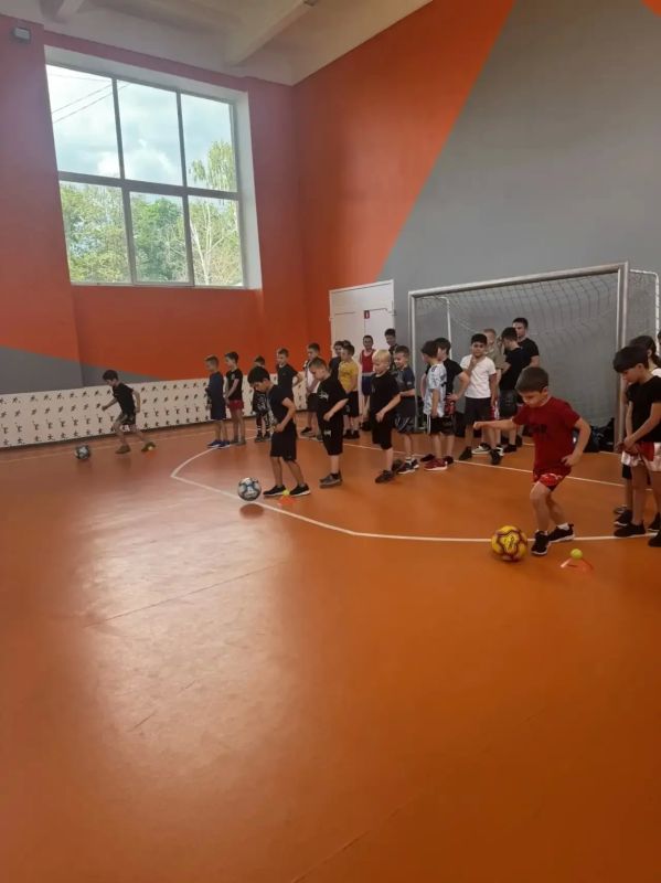 Спортивные эстафеты ко Дню защиты детей: энергия, азарт и победа дружбы! В честь Дня защиты детей в рамках акции «Спортивный Донбасс»с и реализации Государственной программы «Спорт России» в Макеевке прошли захватывающие...