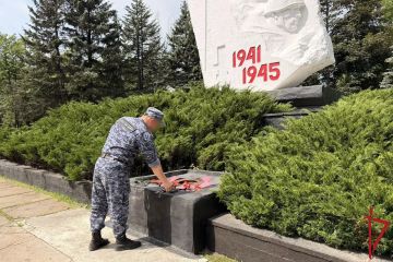 В ДНР в День памяти и скорби росгвардейцы почтили память погибших в Великой Отечественной войне