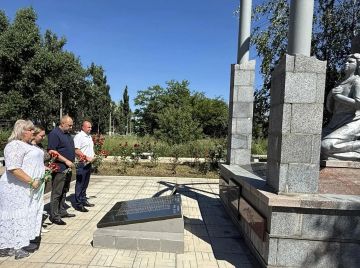 В Советском внутригородском районе городского округа Макеевка состоялось возложение цветов, приуроченное ко Дню ветеранов боевых действий