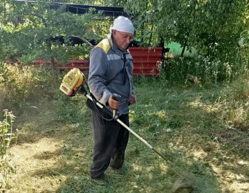 Сегодня, 1 июля, с целью приведения территории в надлежащее санитарное состояние в Кировском внутригородском районе города Макеевки силами Макеевского филиала НКО «ЕДИНЫЙ РЕГИОНАЛЬНЫЙ ФОНД ПО УПРАВЛЕНИЮ МНОГОКВАРТИРНЫМИ...