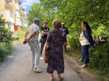 По поручению Главы Республики Дениса Пушилина, в Кировском внутригородском районе продолжаются встречи с населением на подведомственной территории