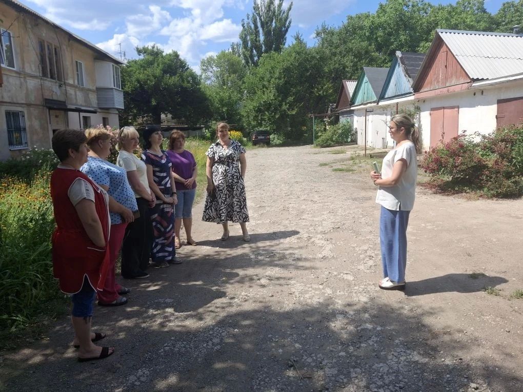 6 июля, спикер Александра Филюра провела встречу с населением на подведомственной территории по адресу: г. Макеевка, ул. Педагогическая, 15