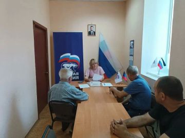 Сегодня, 7 июля заместитель руководителя Управы Червоногвардейского внутригородского района Администрации городского округа Макеевка Татьяна Задорожная провела приём граждан в Общественной приемной Единой России...