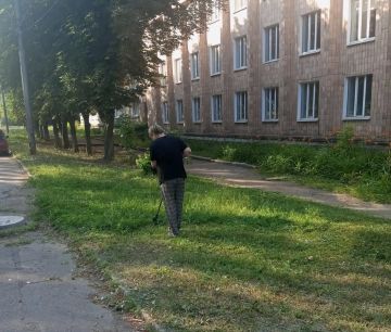 С целью приведения территории в надлежащее санитарное состояние сотрудниками Государственного бюджетного профессионального образовательного учреждения «Макеевский педагогический колледж» проведены работы по покосу сорных и...