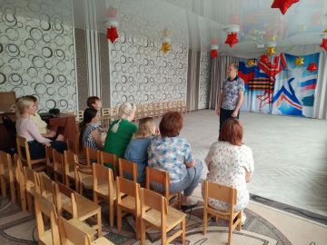 Депутат Макеевского городского совета Андрей Гречун провел встречу с трудовым коллективом ГБДОУ» Детский сад № 80 общеразвивающего вида городского округа Макеевка» ДНР по адресу: г. Макеевка, м-н Зеленый, 74А