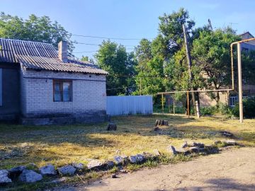 В рамках проведения мероприятий по благоустройству и поддержанию санитарного порядка на придомовых территориях жителями Кировского внутригородского района выполнены работы по покосу травы и уборке видимого мусора по ул....