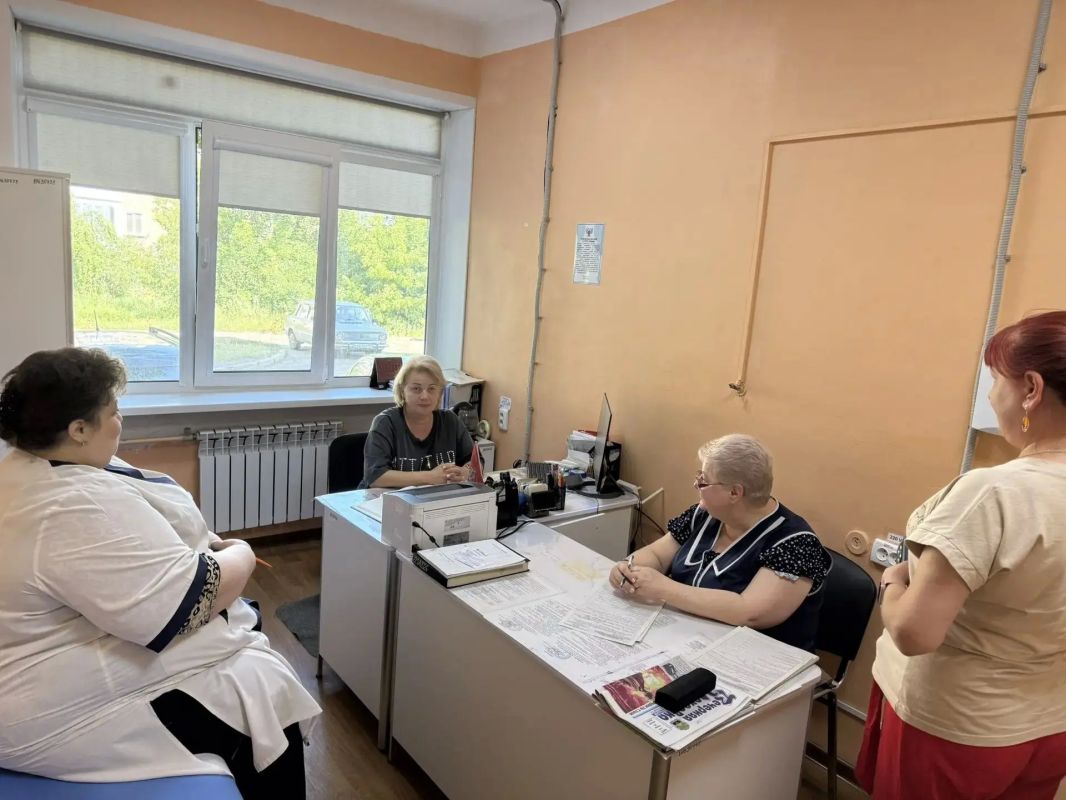 15 июля в Червоногвардейском районе депутат Макеевского городского совета ДНР первого созыва Нателла Джоджишвили провела встречу с трудовым коллективом неврологического отделения ГБУ ДНР «Городская клиническая больница №5...