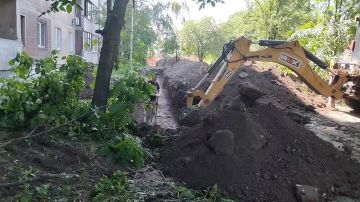 Сегодня, 15 июля, в рамках мероприятий по подготовке к отопительному периоду 2026-2027 гг. сотрудниками Филиала «Макеевкатеплосеть» ГУП ДНР «Донбасстеплоэнерго» в Кировском внутригородском районе выполняются ремонтные работы...