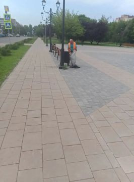 Специалистами МУП АГМ «Перспектива» проводится работа по сбору мусора