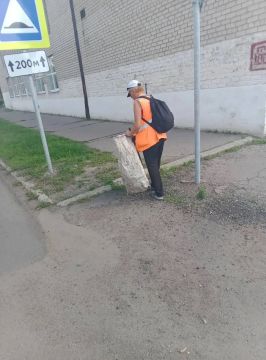 Специалистами МУП АГМ «Перспектива» проводится работа по сбору мусора
