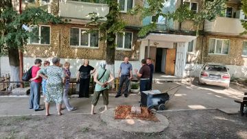 22 июля руководитель Управы Советского внутригородского района Сергей Савельев провел встречу с жителями в квартале 8 жилого массива Ханженково-Северный