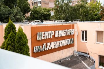 В Макеевке продолжается обновление детской школы искусств № 2 имени А.А. Ханжонкова. Капитальный ремонт стал возможен благодаря национальному проекту «Семья»