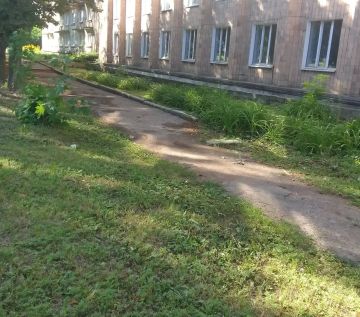 С целью приведения территории в надлежащее санитарное состояние сотрудниками Государственного бюджетного профессионального образовательного учреждения «Макеевский транспортно-технологический колледж» проведены работы по...