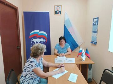 Сегодня, 31 июля секретари первичных отделений Единой России Червоногвардейского района провели встречу в Общественной приемной Единой России Червоногвардейского района городского округа Макеевка