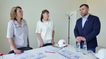 Денис Пушилин вместе с зампредом Правительства ДНР Ларисой Толстыкиной и врип главы городского округа Макеевка Юлией Ивановой обсудили долгосрочную стратегию развития Макеевки до 2042 года