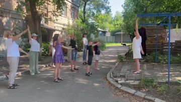 8 августа жители Кировского района стали частью большой Всероссийской акции — соседской зарядки! Организатором выступил Старший по дому жильцов