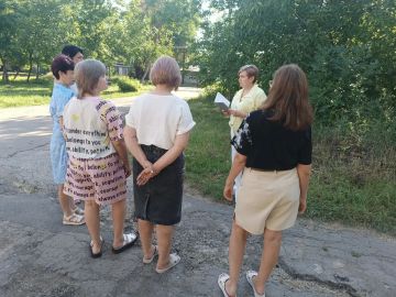 11 августа, в рамках поручения Главы ДНР Дениса Пушилина спикер Центрально-Городского внутригородского района Инна Бондаренко провела встречу по адресу: г. Макеевка, мкр. Комсомольский, 8