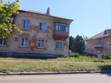 С целью приведения территории в надлежащее санитарное состояние жителями проведены работы по покосу сорных и карантинных на придомовой территории жилого дома № 192 по ул. Советской