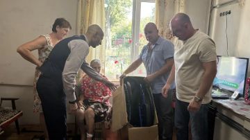 Депутаты Народного Совета навестили ветерана труда Лидию Крупскую