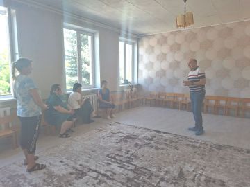 По поручению Главы Республики Дениса Пушилина, сегодня, 17 августа, депутат Макеевского городского совета Александр Подгорный провел встречу с жителями Кировского района на подведомственной территории Государственного...