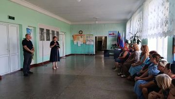 20 августа заместитель главы Администрации городского округа Макеевка Ирина Лях встретилась с жителями Советского внутригородского района городского округа Макеевка в помещении Основной школы № 41 (ул
