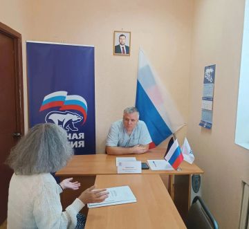 Сегодня, 26 августа депутат Народного совета ДНР первого созыва Николай Зайченко провёл приём граждан в Общественной приемной Председателя партии Единая Россия Червоногвардейского района городского округа Макеевка
