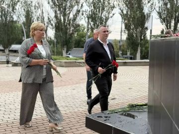 В преддверии Дня шахтёра председатель Совета женщин городского округа Макеевка, заместитель главы Администрации городского округа Макеевка Ирина Сидякина совместно с представителями Совета женщин города Макеевка приняли...