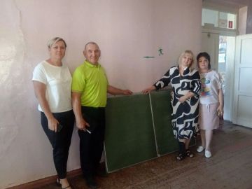 Депутат Макеевского городского совета Александр Рыжков провел встречу с трудовым коллективом ГБОУ «Средняя школа № 29» по адресу: г. Макеевка, ул. Свердлова, 20б