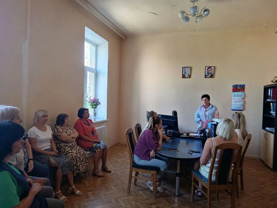 Сегодня, 3 сентября в Червоногвардейском районе состоялась встреча руководителя Управы Червоногвардейского внутригородского района Администрации городского округа Макеевка Марии Чулаковой с трудовым коллективом ГБУ СО "Центр...