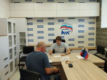 4 сентября, руководитель Управы Центрально-Городского внутригородского района Алексей Еськов провел приём граждан в общественной приемной Центрально-Городского внутригородского района городского округа Макеевка.