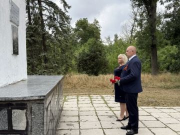 В Советском внутригородском районе городского округа Макеевка состоялось возложение цветов, приуроченное к 83-ой годовщине освобождения Донбасса от немецко-фашистских захватчиков