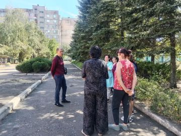 11 сентября депутат Макеевского городского совета Андрей Гречун встретился с трудовым коллективом ГБДОУ «Детский сад № 28 общеразвивающего вида городского округа Макеевка» ДНР, расположенного по адресу: г. Макеевка, мкр....