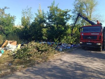 Сегодня, 11 сентября, с целью приведения территории в надлежащее санитарное состояние в Кировском внутригородском районе силами Макеевского филиала ГУП ДНР «Донснабкомплект» выполнены работы по вывозу накоплений мусора на...