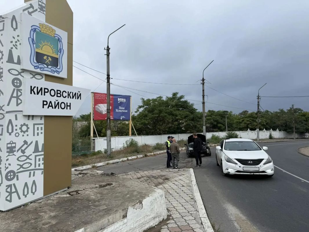 В Макеевке водитель автомобиля Chevrolet повредил стелу