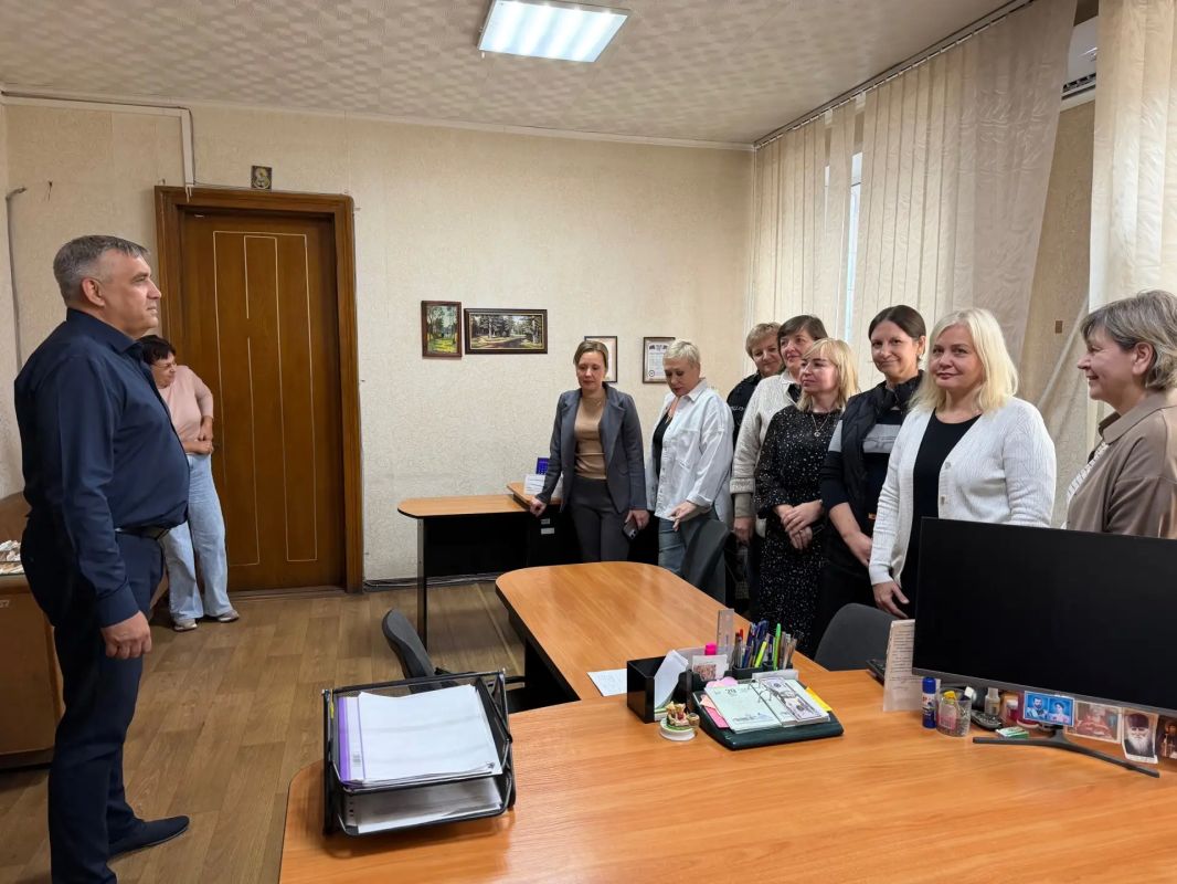 По поручению Главы ДНР Дениса Пушилина, сегодня, 18 сентября, руководитель Управы Кировского внутригородского района Администрации городского округа Макеевка Донецкой Народной Республики Андрей Хорошко провел встречу с...